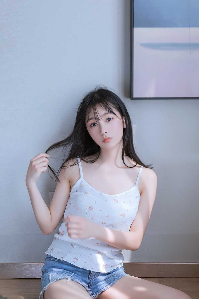 精选玉体丰满诱人的倾城俏佳人软糯易推倒清纯美女图册