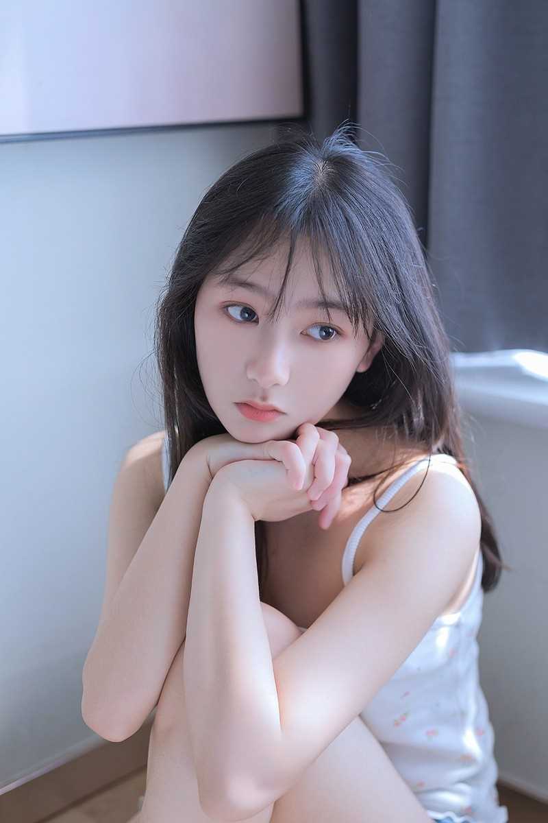 精选玉体丰满诱人的倾城俏佳人软糯易推倒清纯美女图册