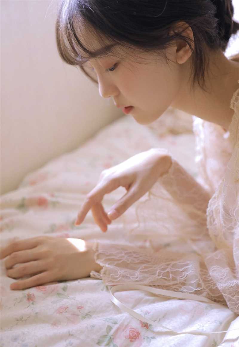锁骨性感精致的娇软小妹妹肤白貌美高清极品图库