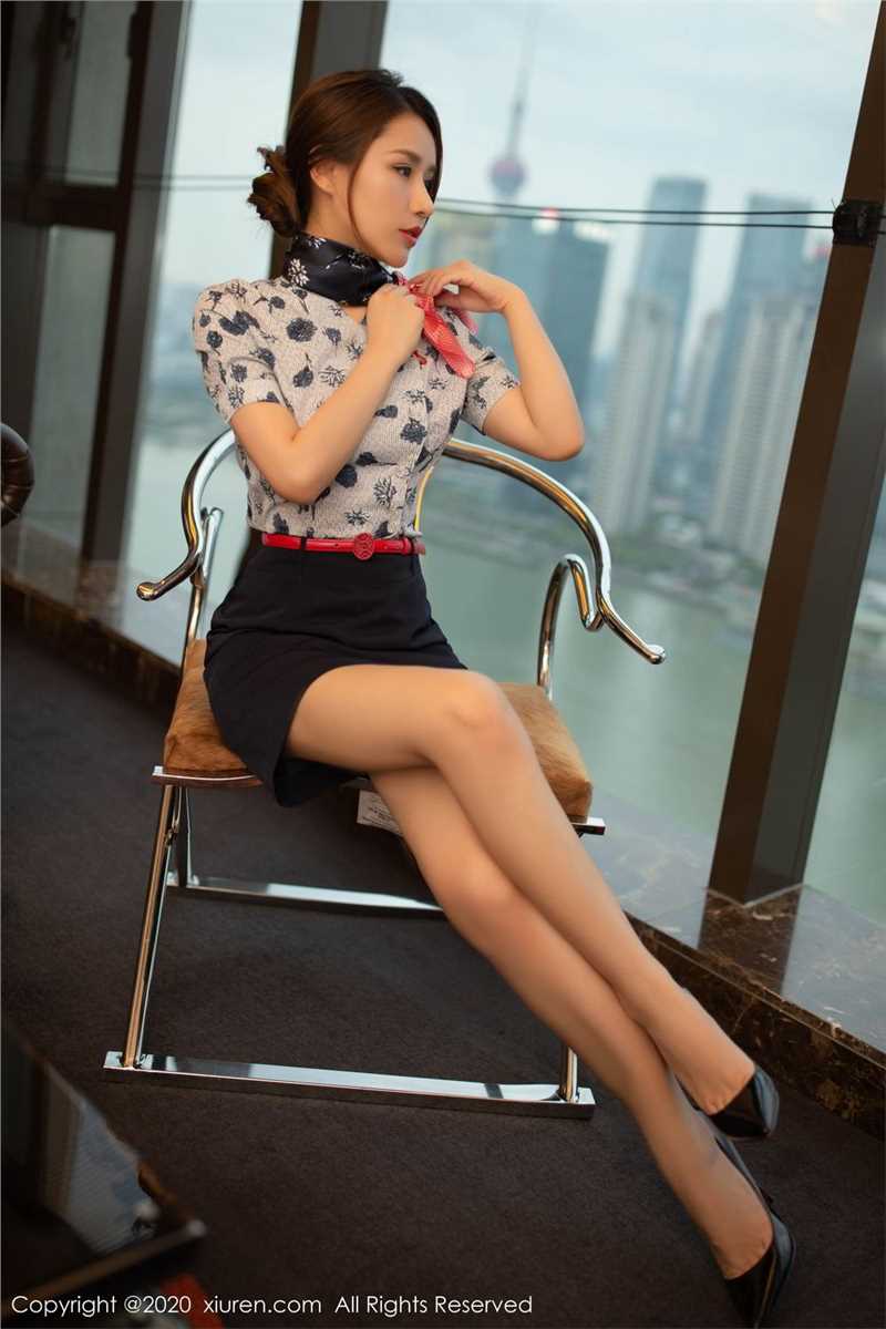 高清性感淑女徐安安空姐制服高跟大长腿袜子翘臀艺术照图集