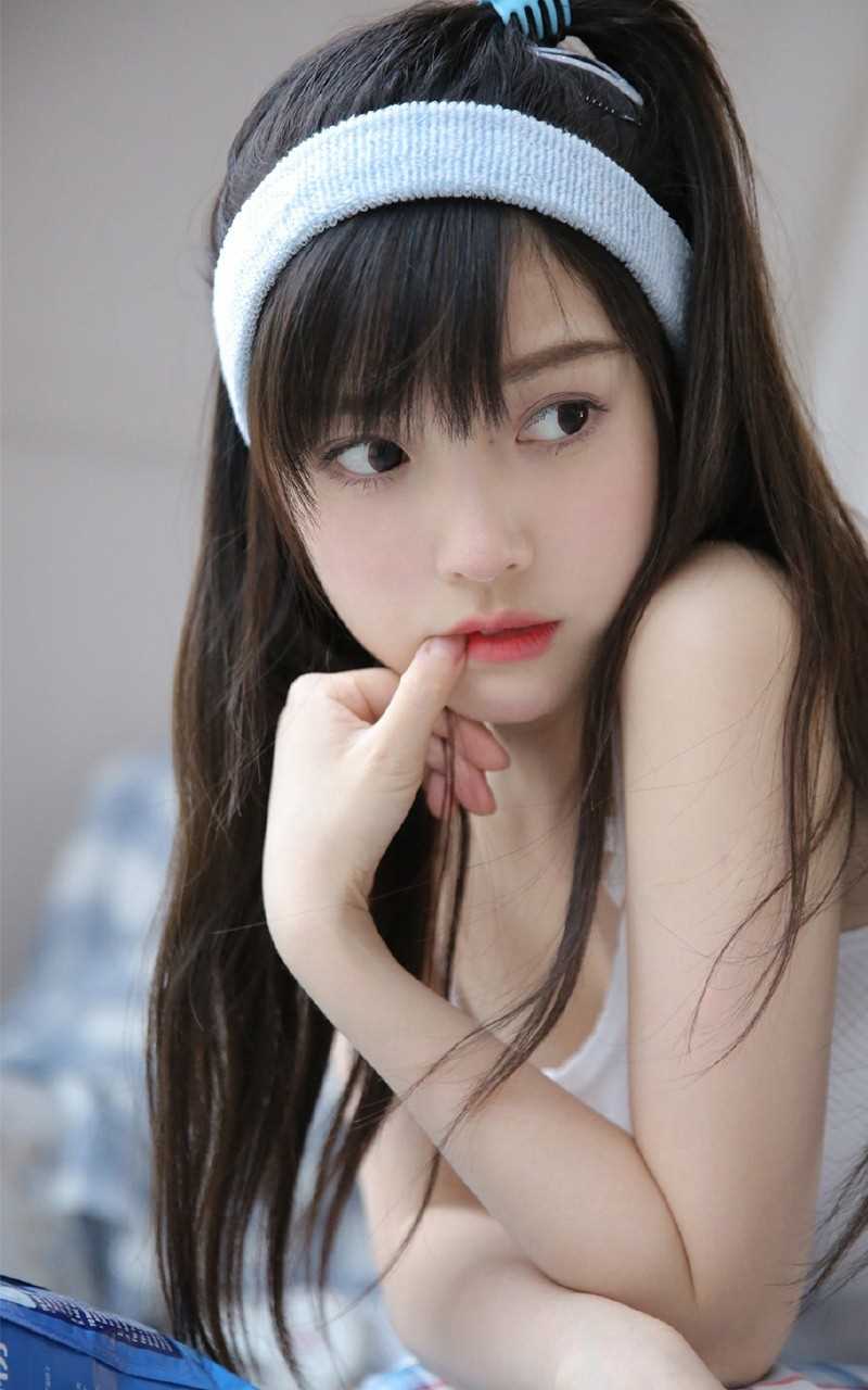 优质低胸吊带妹妹又大又亮的明媚杏眼锁骨性感艺术相册
