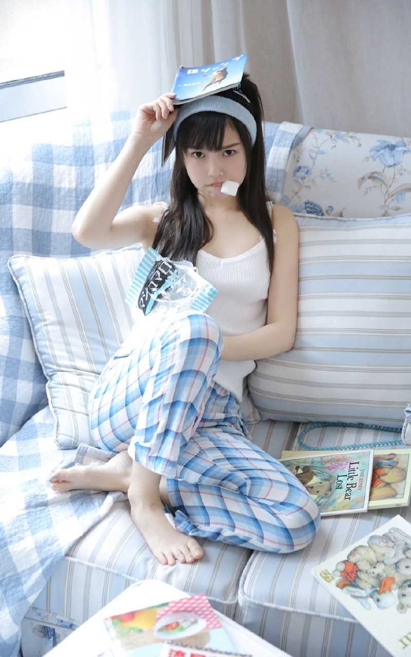 优质低胸吊带妹妹又大又亮的明媚杏眼锁骨性感艺术相册