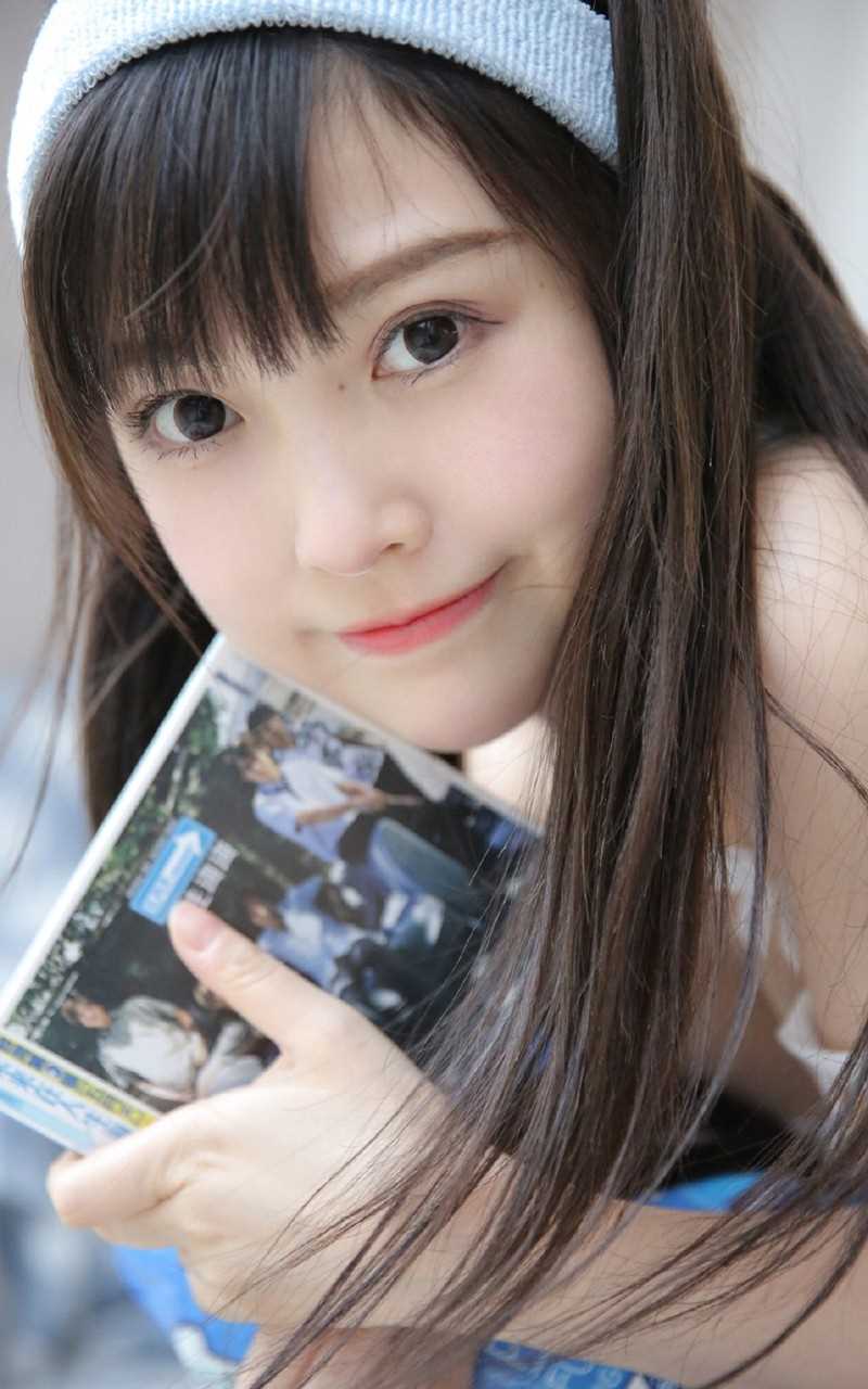 优质低胸吊带妹妹又大又亮的明媚杏眼锁骨性感艺术相册