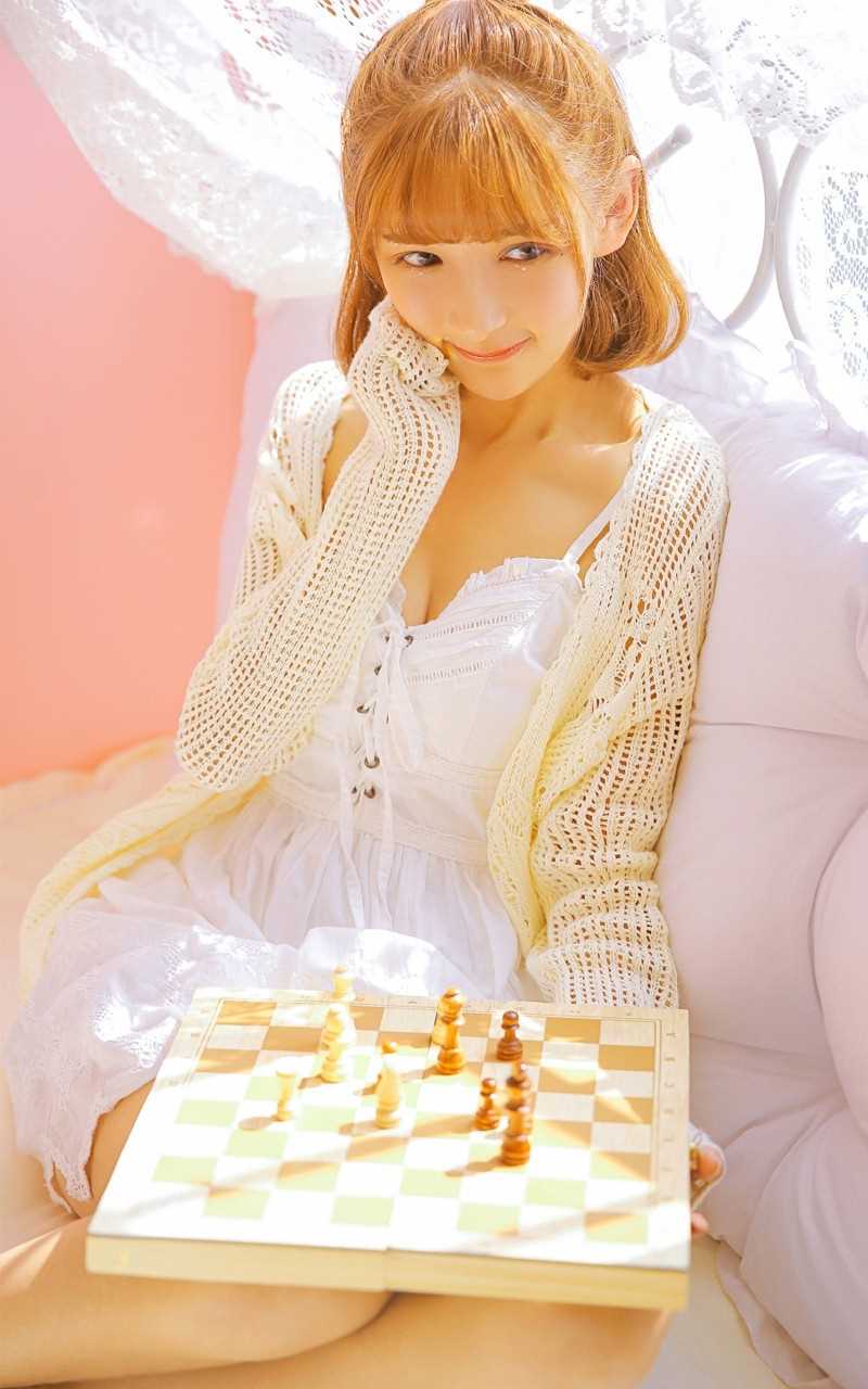 最新极品金发尤物低胸吊带明媚动人清纯性感美女壁纸