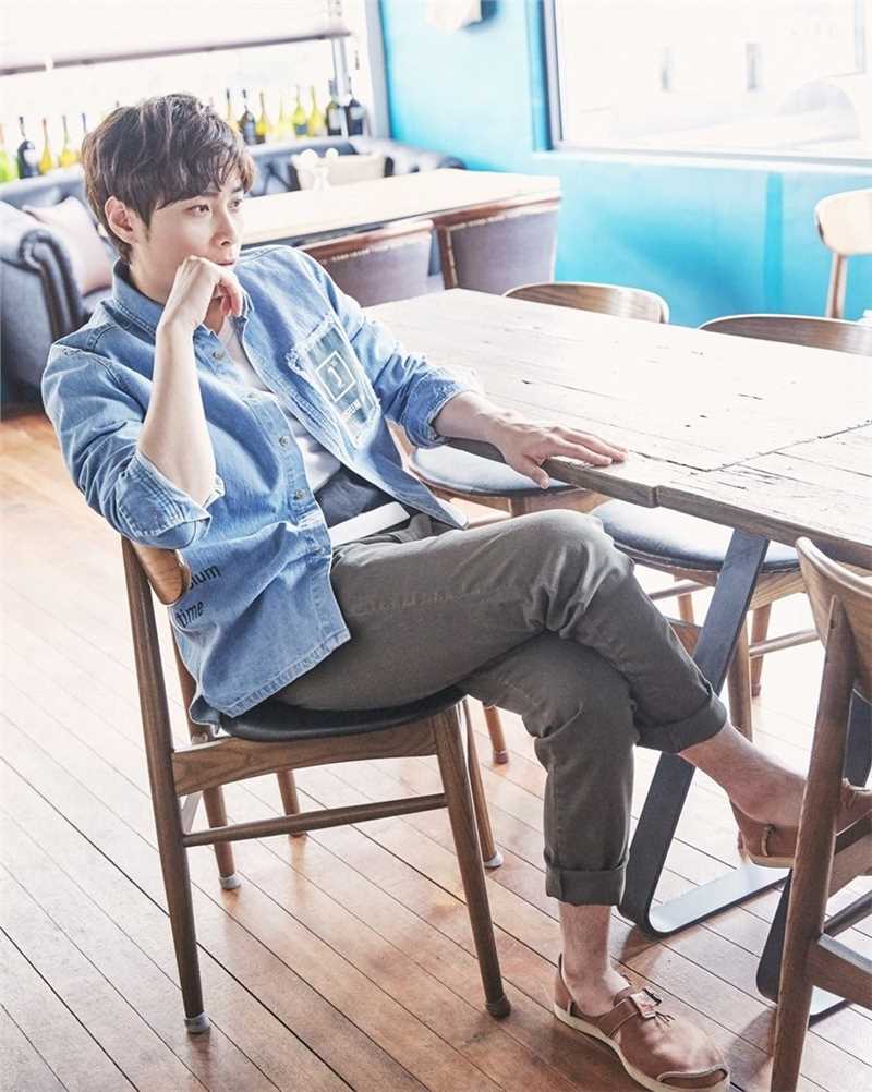 优质童颜依旧的韩国摇滚组合Buzz主唱闵京勋时尚相册