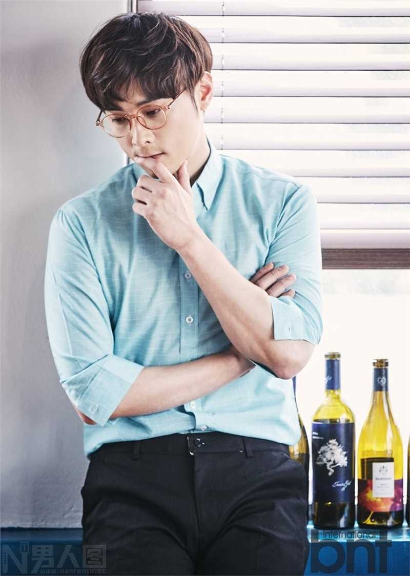 优质童颜依旧的韩国摇滚组合Buzz主唱闵京勋时尚相册