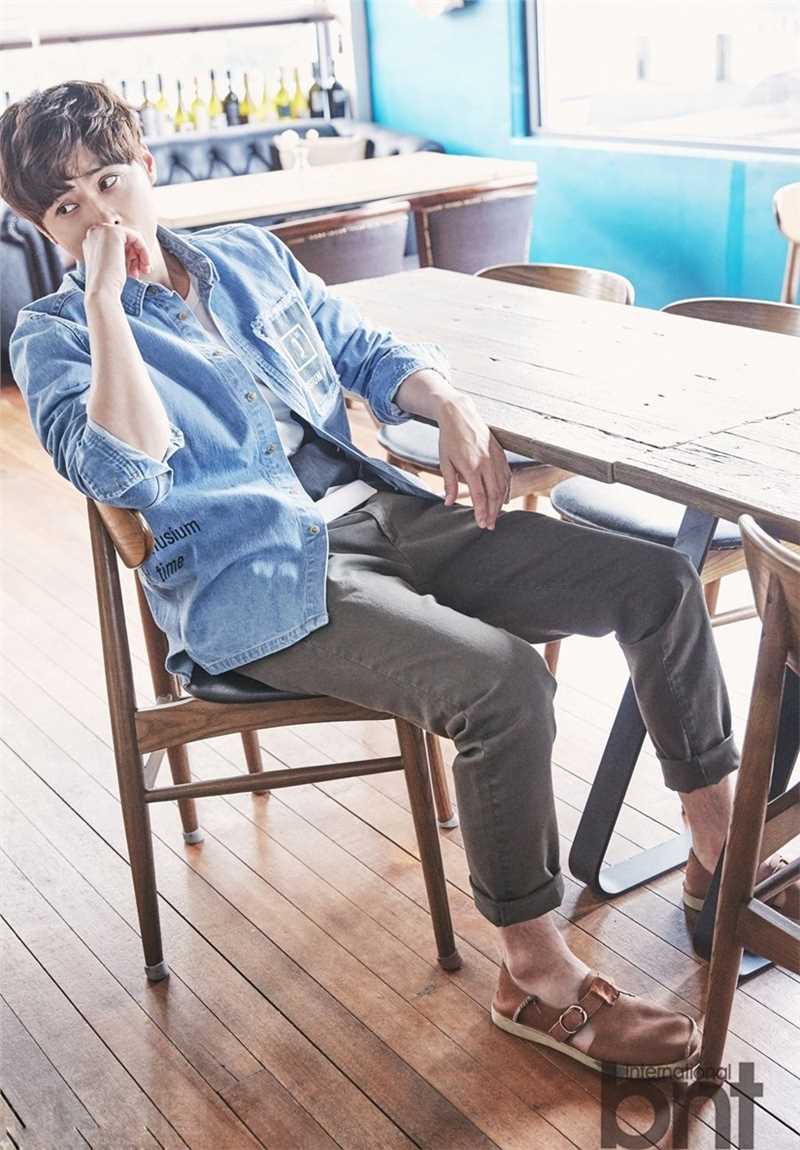 优质童颜依旧的韩国摇滚组合Buzz主唱闵京勋时尚相册