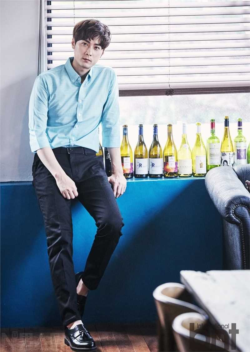 优质童颜依旧的韩国摇滚组合Buzz主唱闵京勋时尚相册