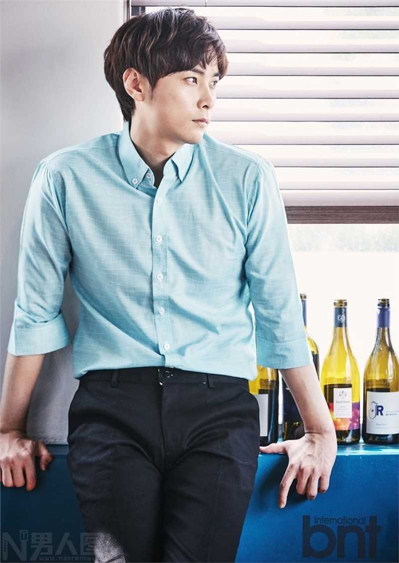 优质童颜依旧的韩国摇滚组合Buzz主唱闵京勋时尚相册