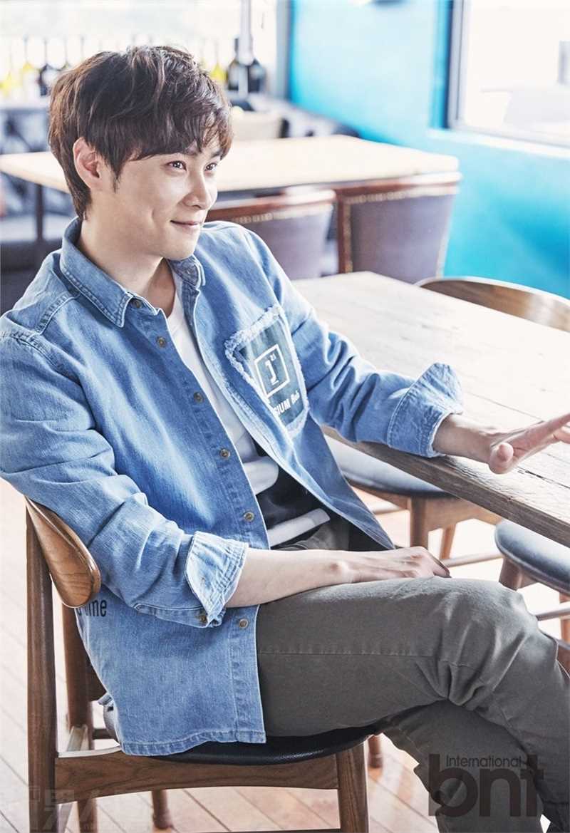 优质童颜依旧的韩国摇滚组合Buzz主唱闵京勋时尚相册