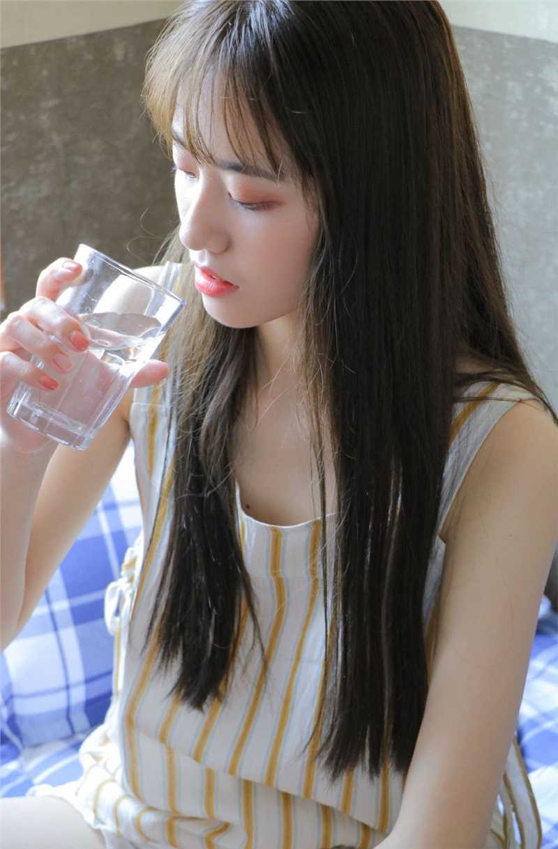 最新锁骨精致性感的娇软白富美阳光下养眼漂亮的美女照片图集
