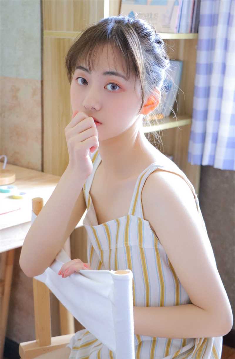 最新锁骨精致性感的娇软白富美阳光下养眼漂亮的美女照片图集