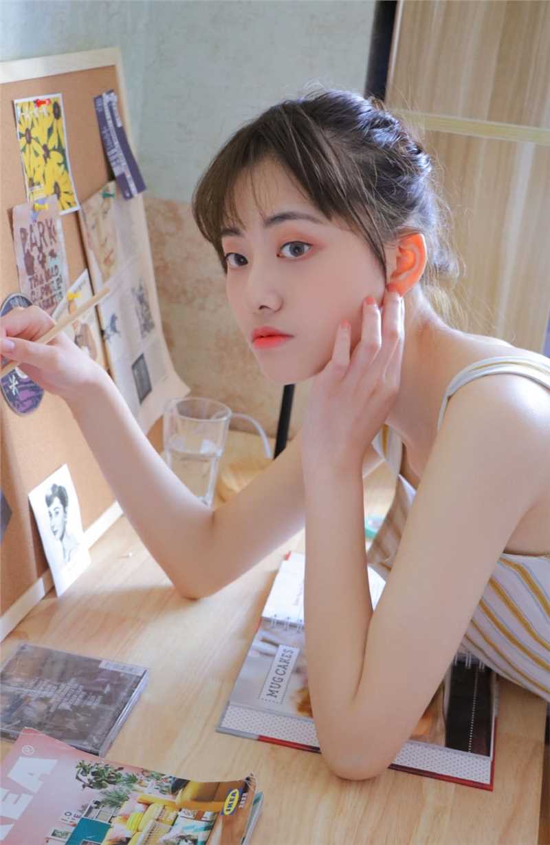 最新锁骨精致性感的娇软白富美阳光下养眼漂亮的美女照片图集