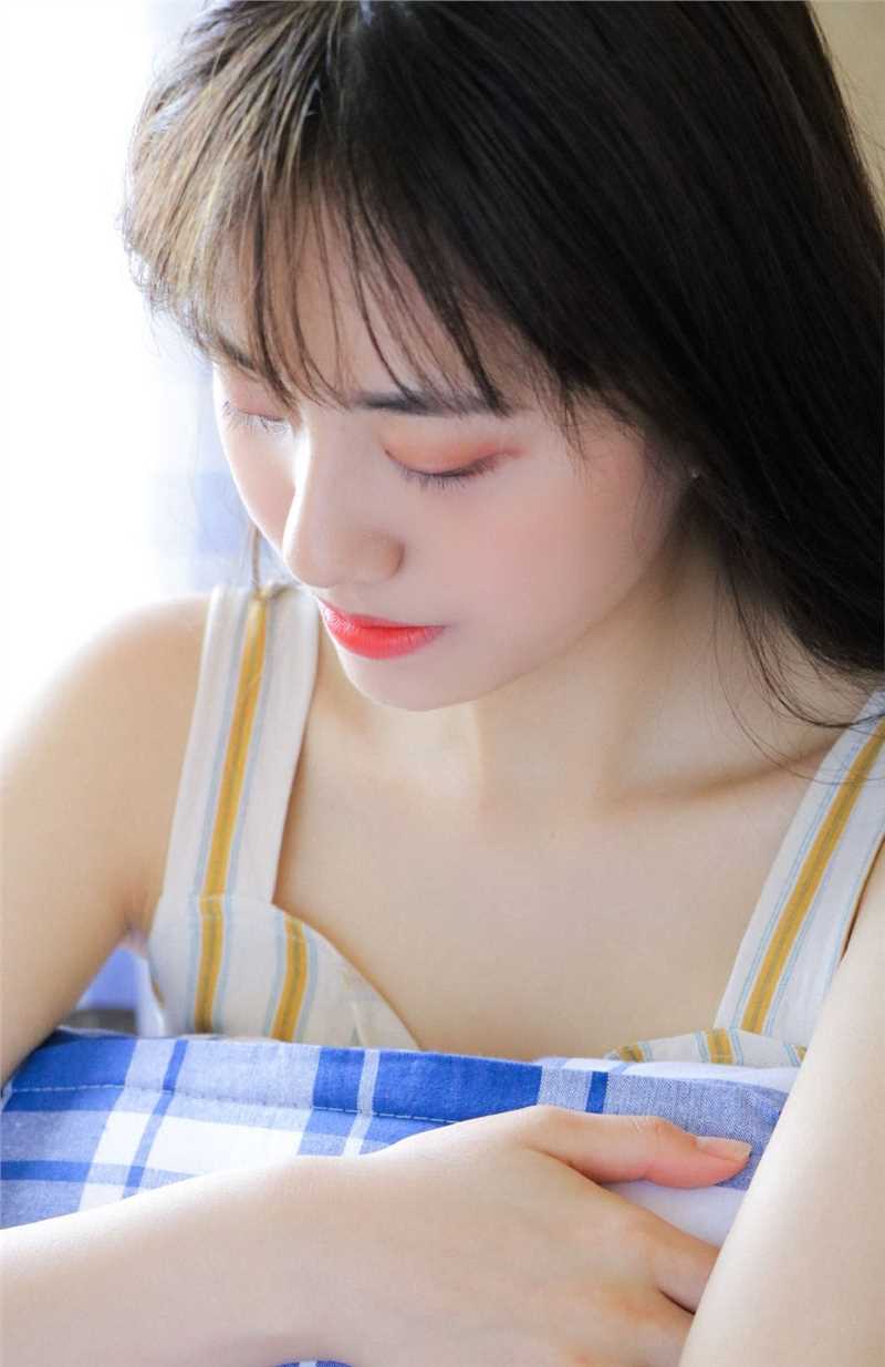 最新锁骨精致性感的娇软白富美阳光下养眼漂亮的美女照片图集