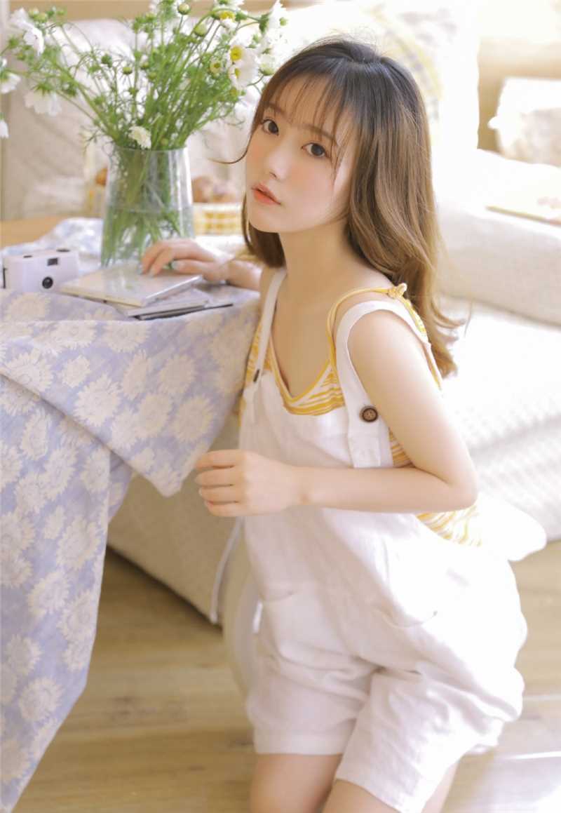 特别专辑清纯娇媚的甜美女孩吊带背带裤肤白貌美大长腿私拍图片