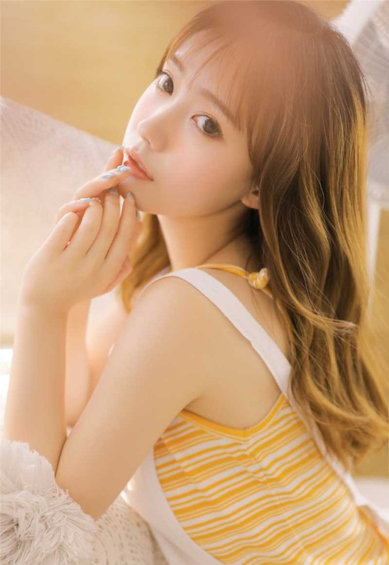 特别专辑清纯娇媚的甜美女孩吊带背带裤肤白貌美大长腿私拍图片