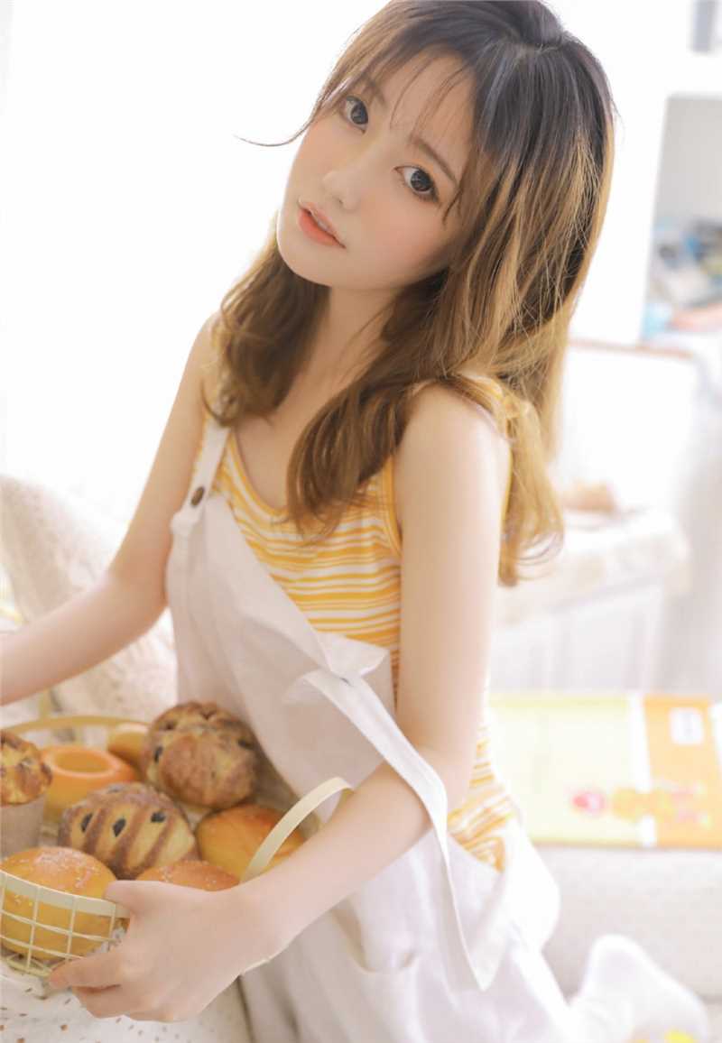 特别专辑清纯娇媚的甜美女孩吊带背带裤肤白貌美大长腿私拍图片