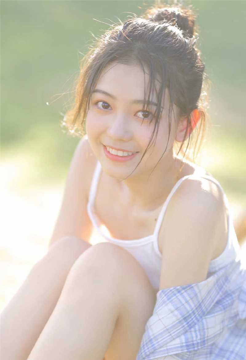 最全夏日甜美小公主吊带背心牛仔热裤光滑牛奶肌图片相册