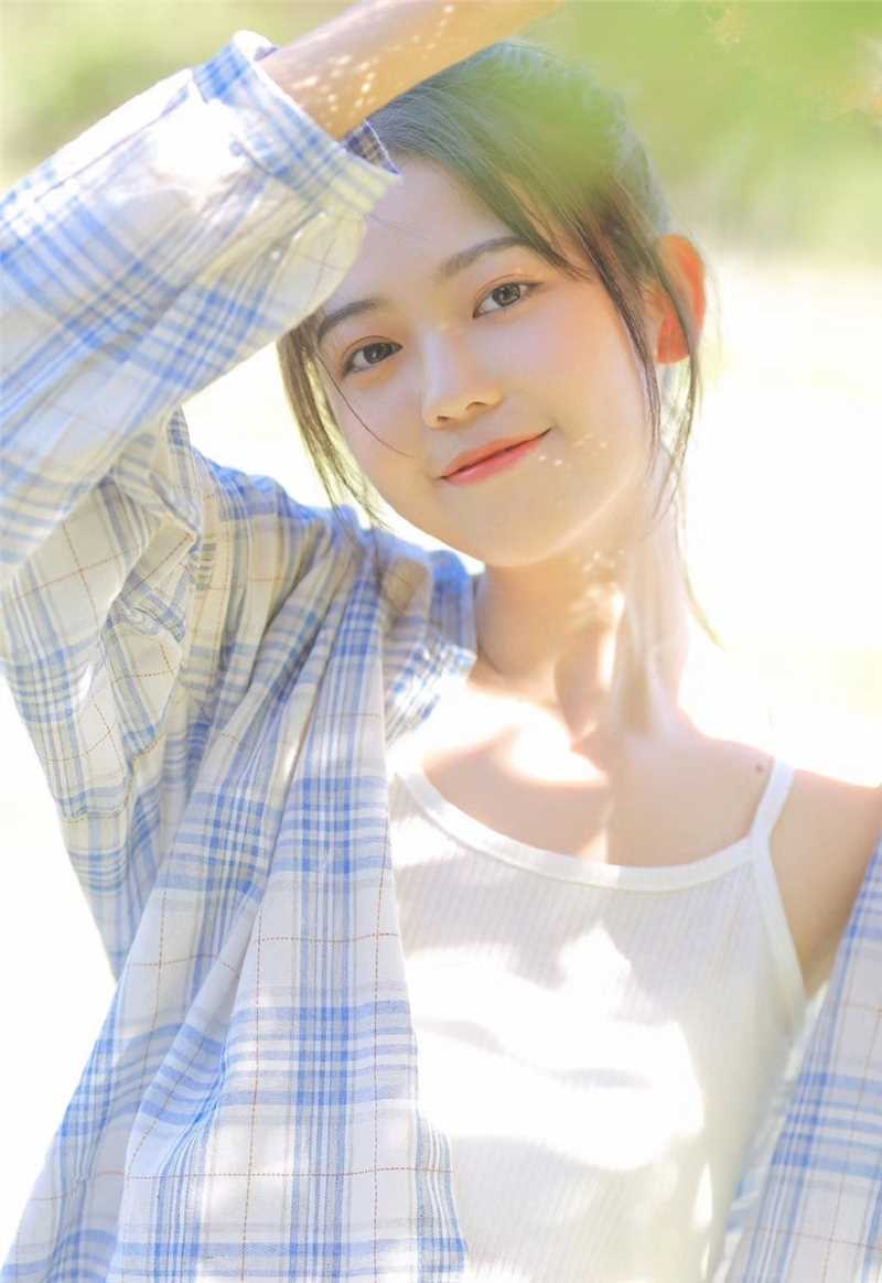 最全夏日甜美小公主吊带背心牛仔热裤光滑牛奶肌图片相册