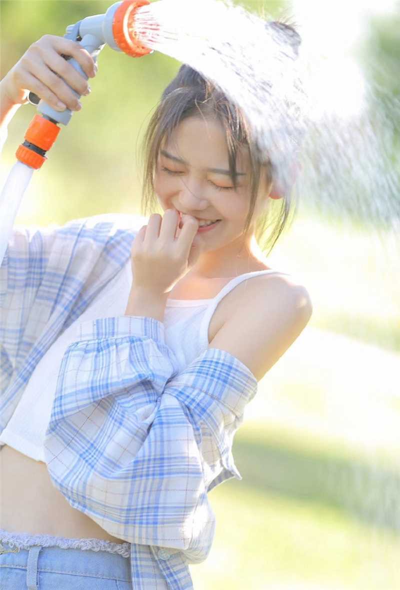 最全夏日甜美小公主吊带背心牛仔热裤光滑牛奶肌图片相册