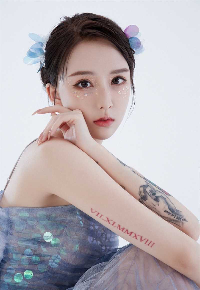 优质气质优雅高贵的小公主抹胸蓬蓬裙性感私房照图片