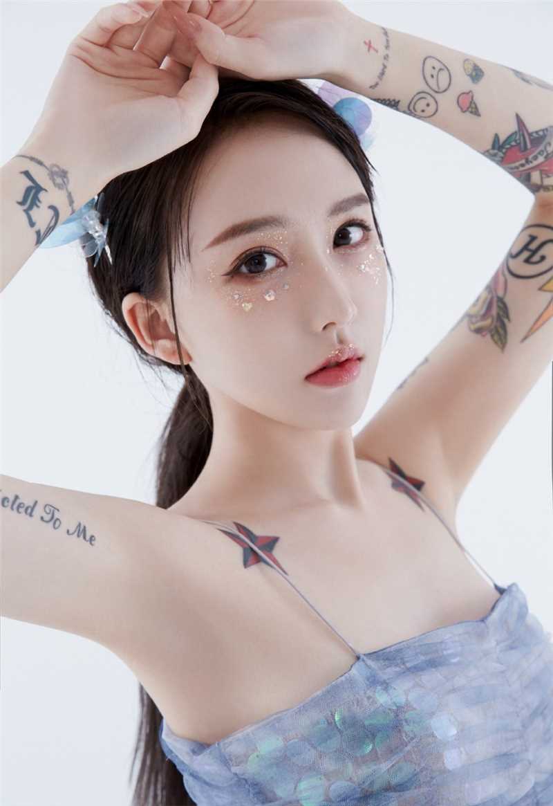 优质气质优雅高贵的小公主抹胸蓬蓬裙性感私房照图片