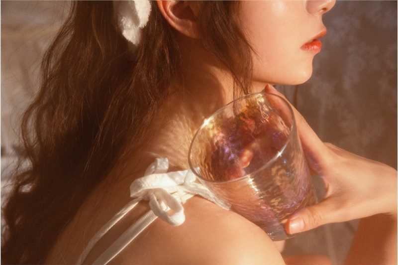 高清朦胧妩媚的倾城佳人床上玉体横陈性感美女图集