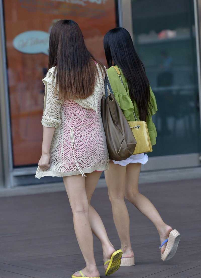 最全极品美女粉色超短裙性感大长腿街拍图片相册