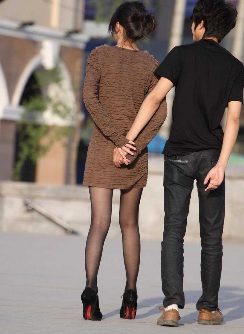 优质街拍美女性感高跟鞋情趣黑袜子大长腿诱惑图片相册