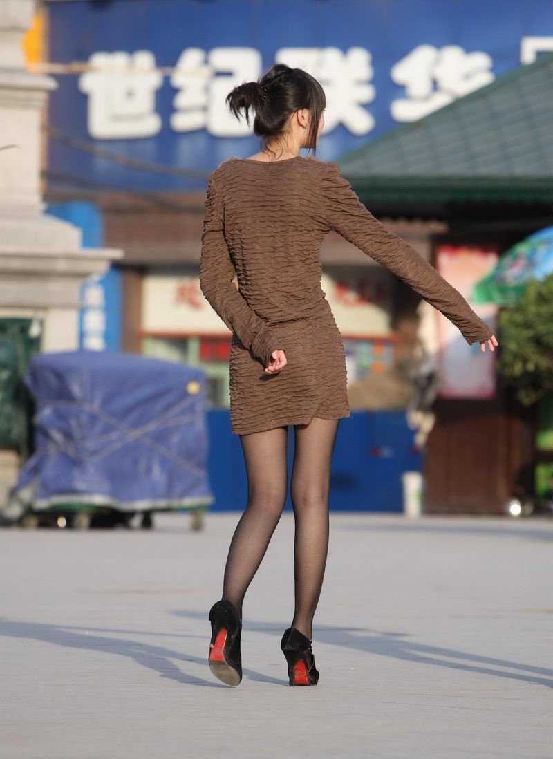 优质街拍美女性感高跟鞋情趣黑袜子大长腿诱惑图片相册
