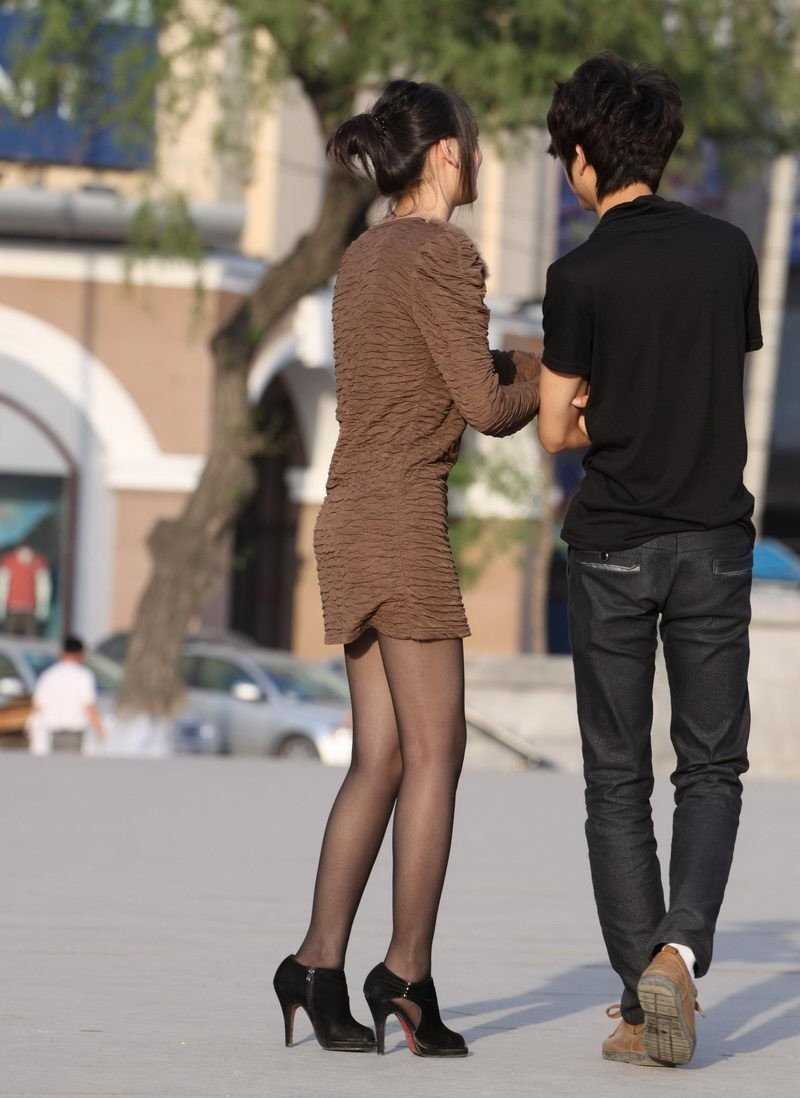 优质街拍美女性感高跟鞋情趣黑袜子大长腿诱惑图片相册