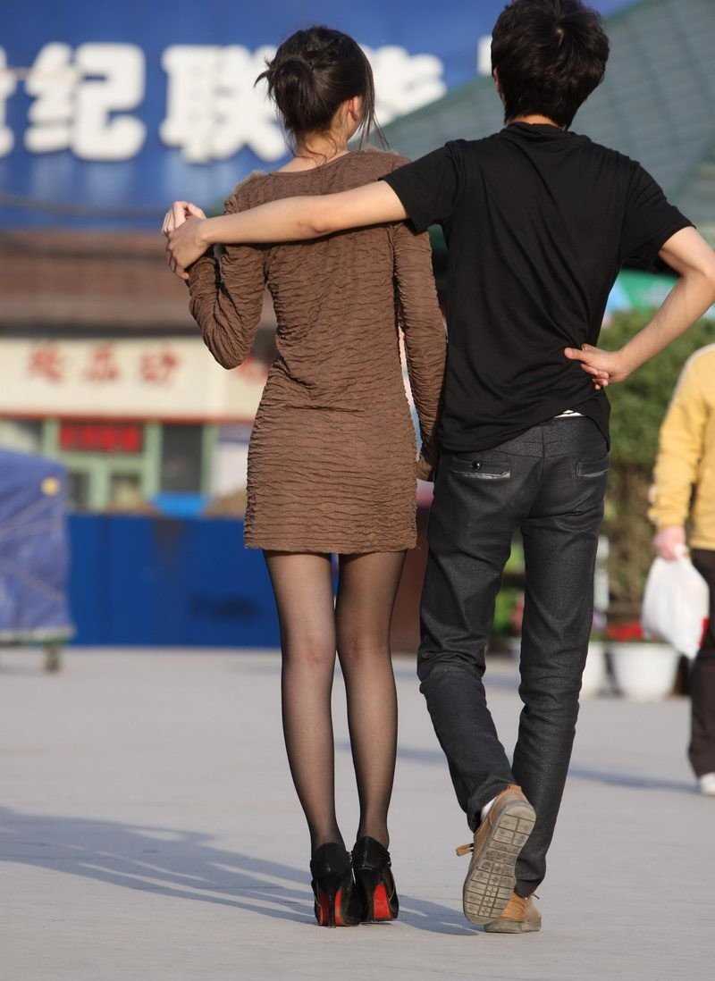 优质街拍美女性感高跟鞋情趣黑袜子大长腿诱惑图片相册