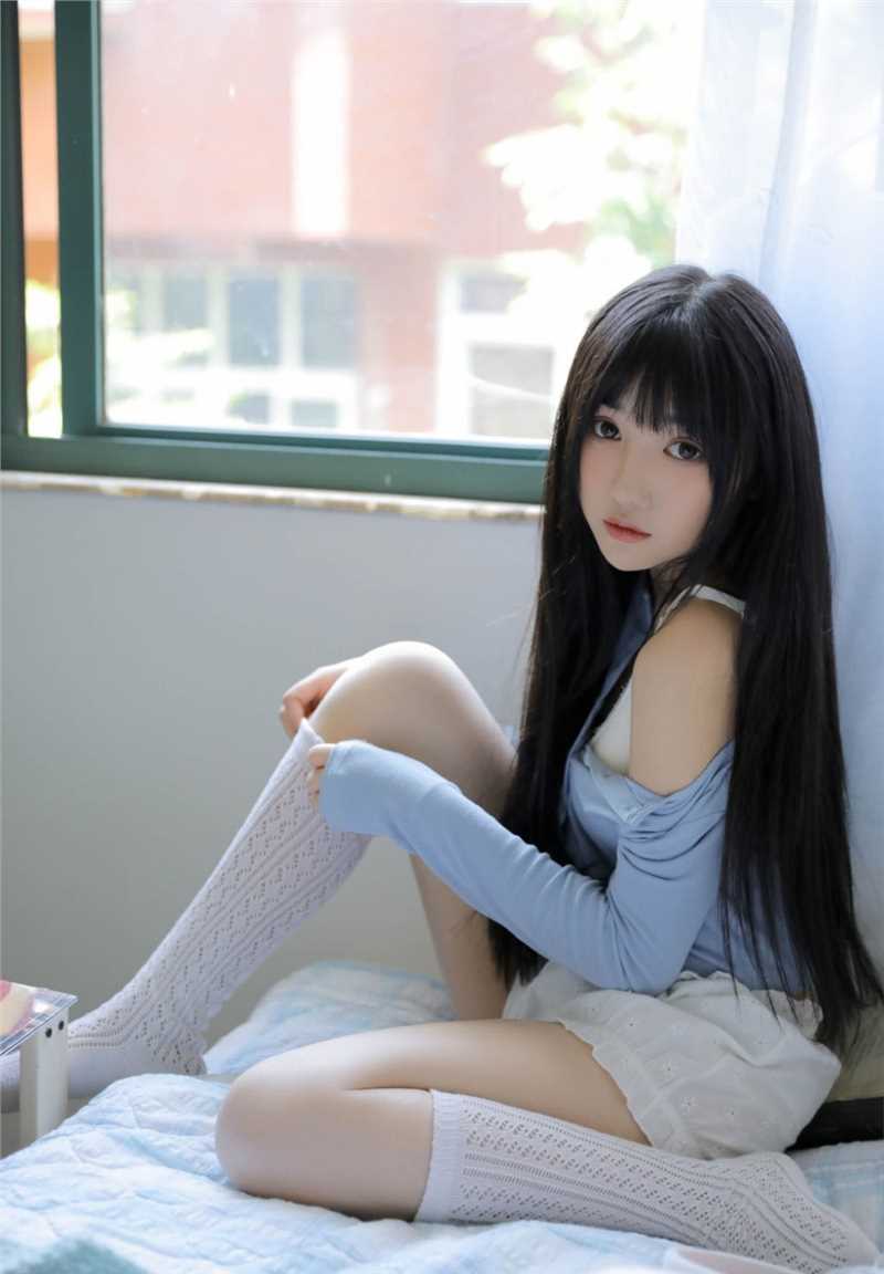 最新丰满性感床上美娇娘人体拍摄图集