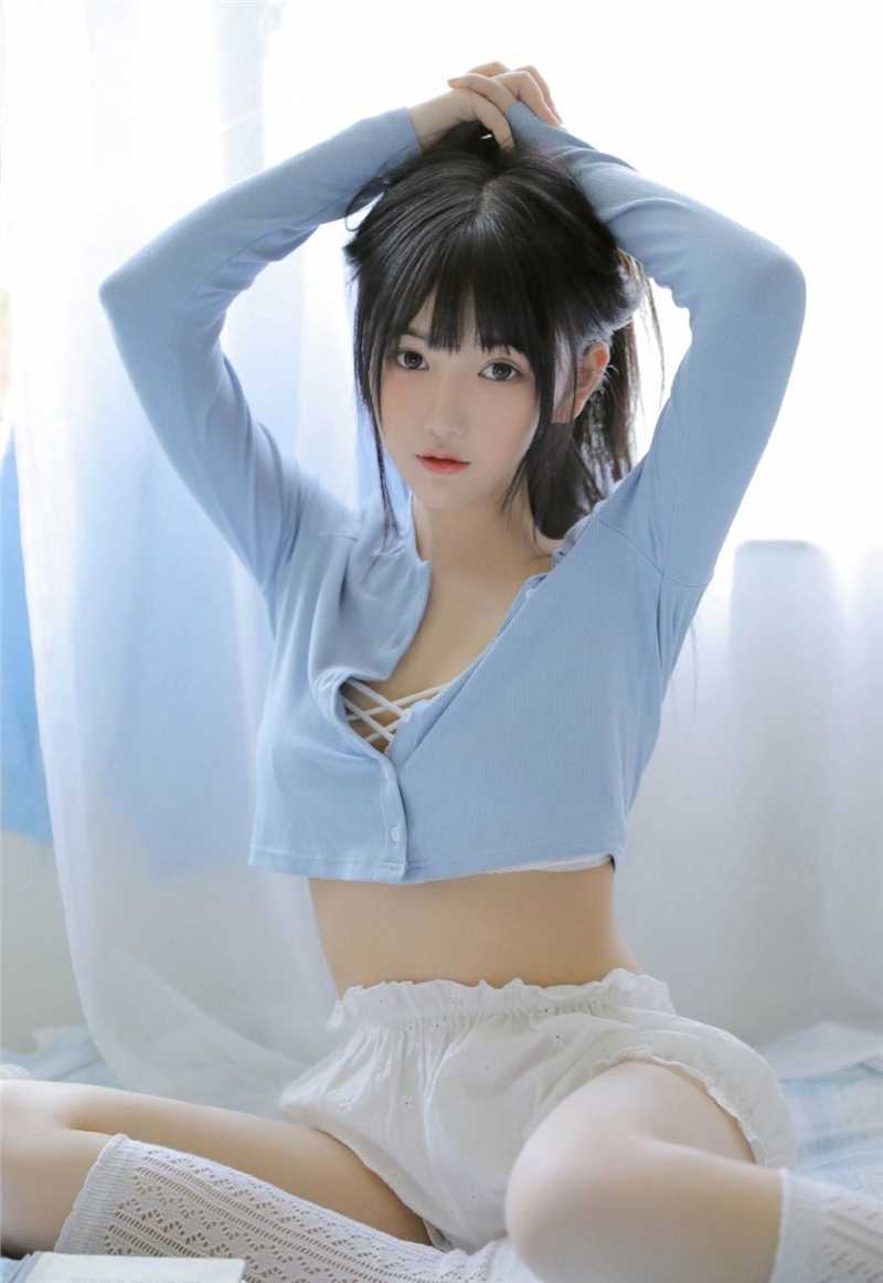 最新丰满性感床上美娇娘人体拍摄图集