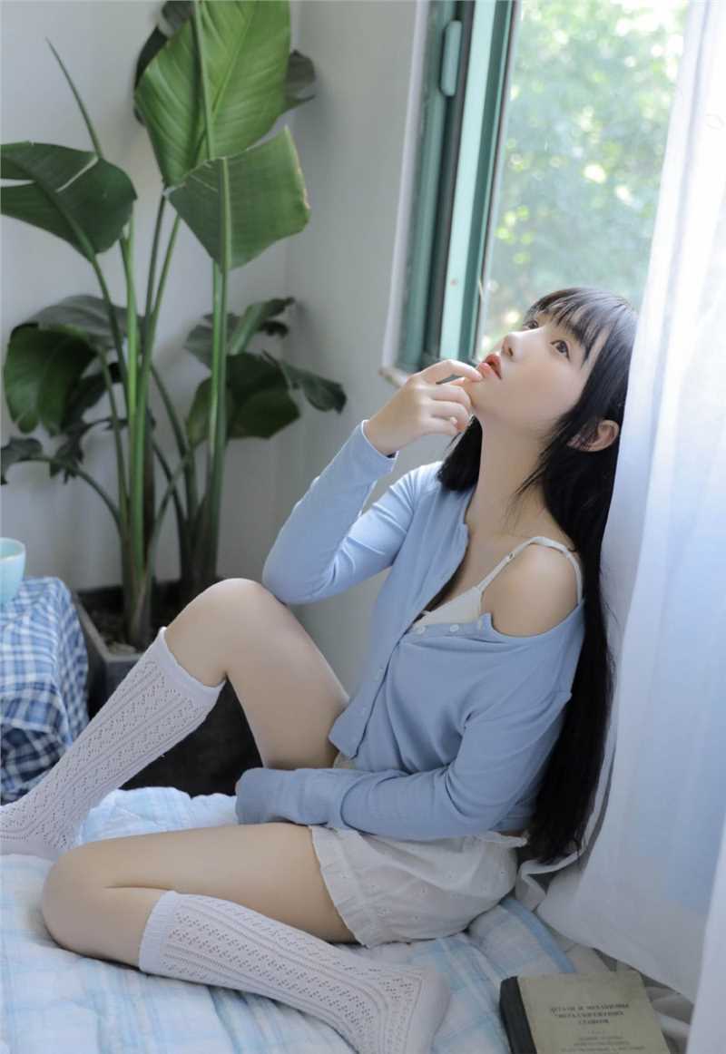 最新丰满性感床上美娇娘人体拍摄图集