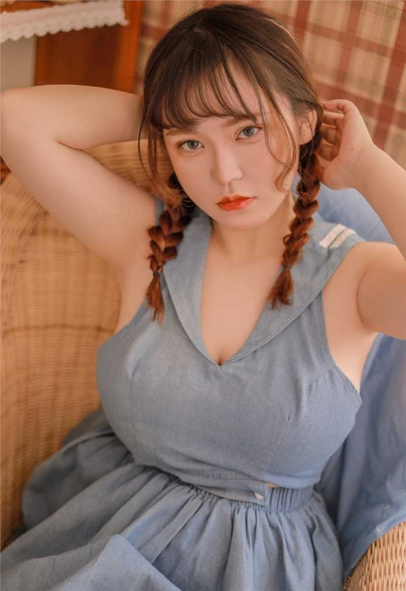 高清童颜波涛萝莉性感短裙大长腿翘臀图片图集