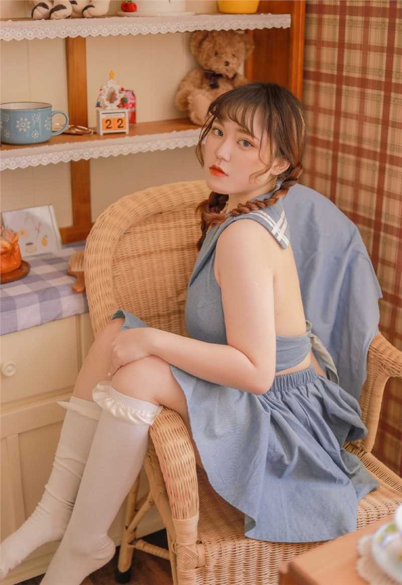 高清童颜波涛萝莉性感短裙大长腿翘臀图片图集