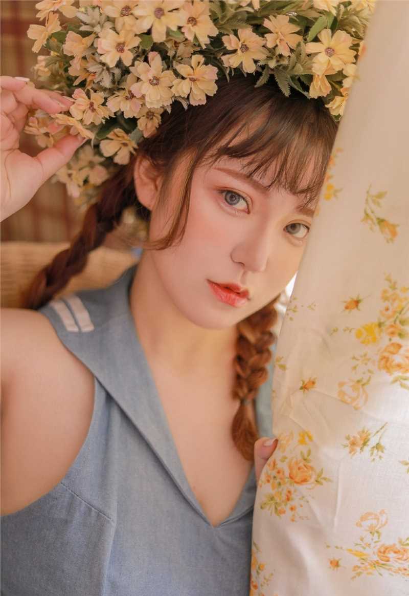 高清童颜波涛萝莉性感短裙大长腿翘臀图片图集