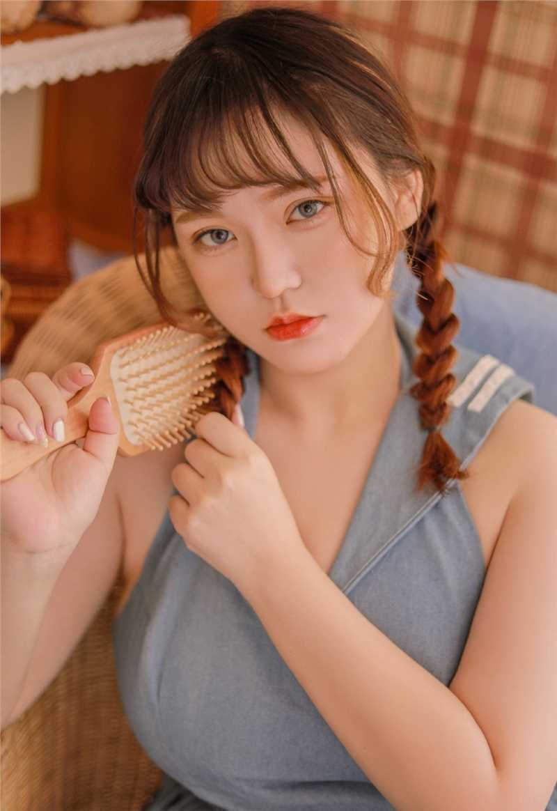 高清童颜波涛萝莉性感短裙大长腿翘臀图片图集