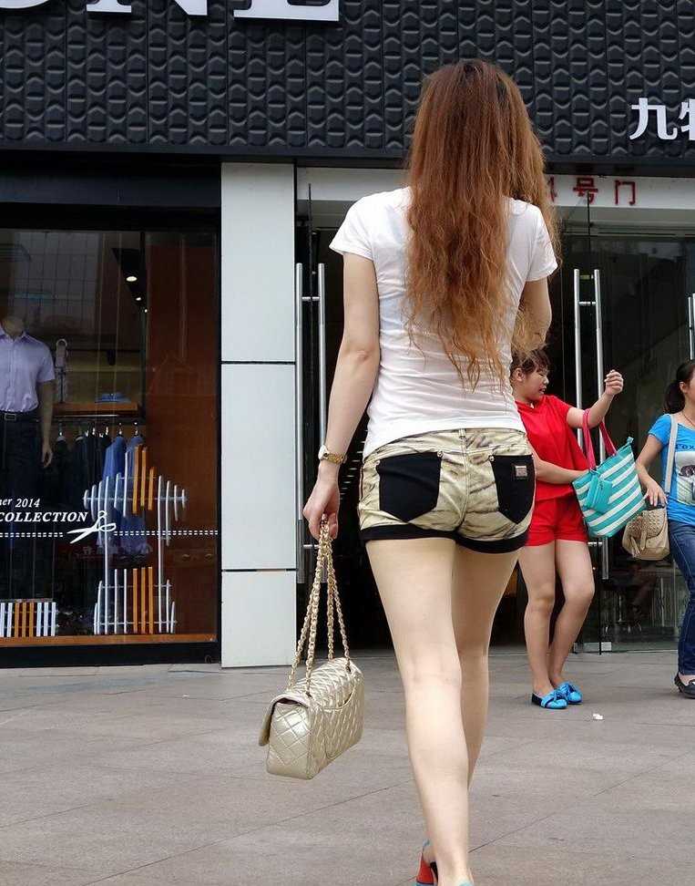 高清性感美女透视装诱惑性感超短裤大长腿诱惑街拍图片图集