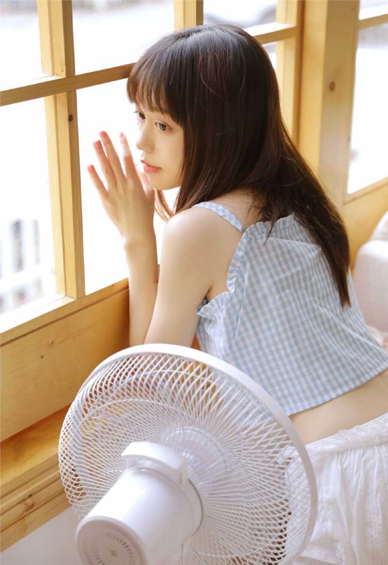 最新夏日里元气满满的清纯少女日系养眼壁纸壁纸