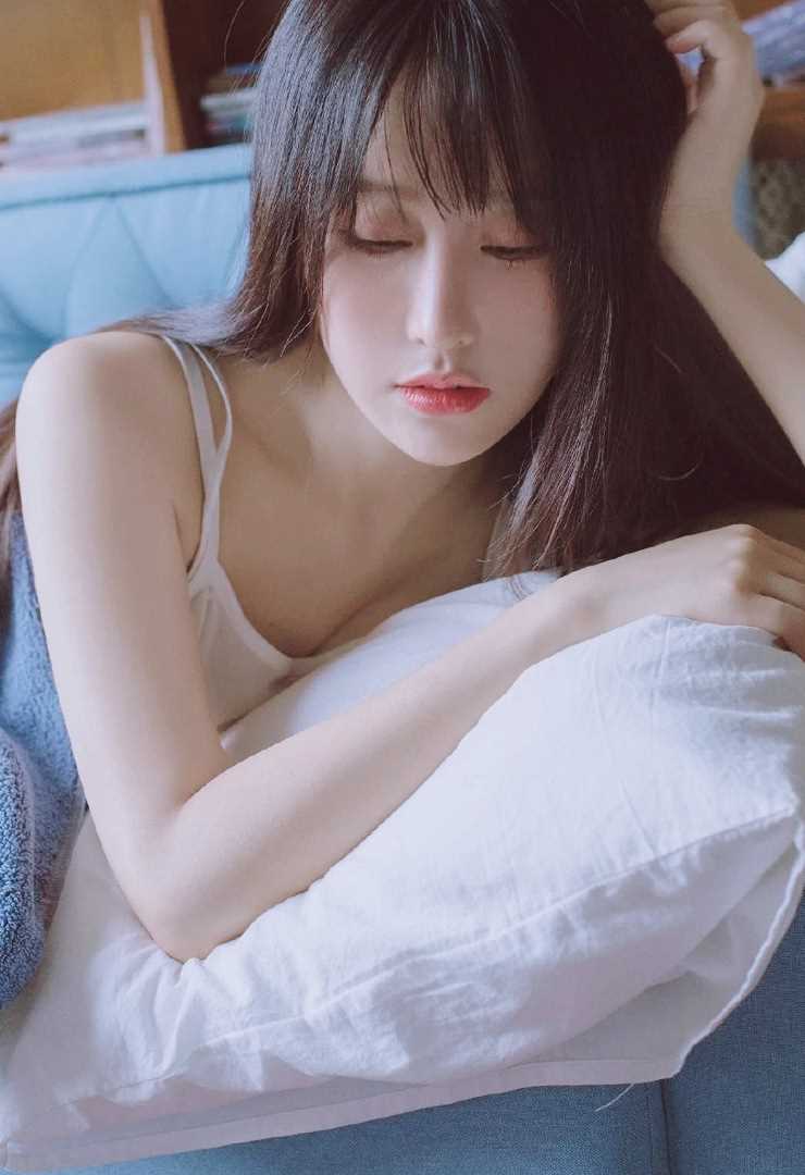 特别专辑韩国超短裙美女车模韩彩衣细腰长腿黑丝高跟图片