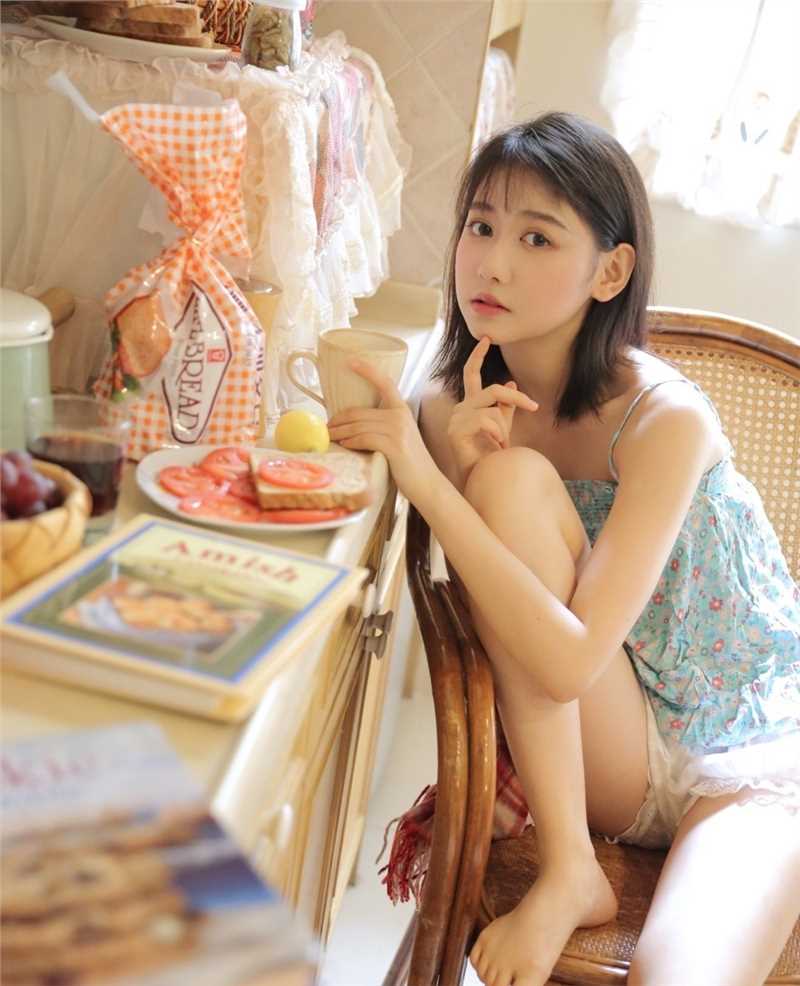 优质夏日甜美女孩乖巧可爱图片相册
