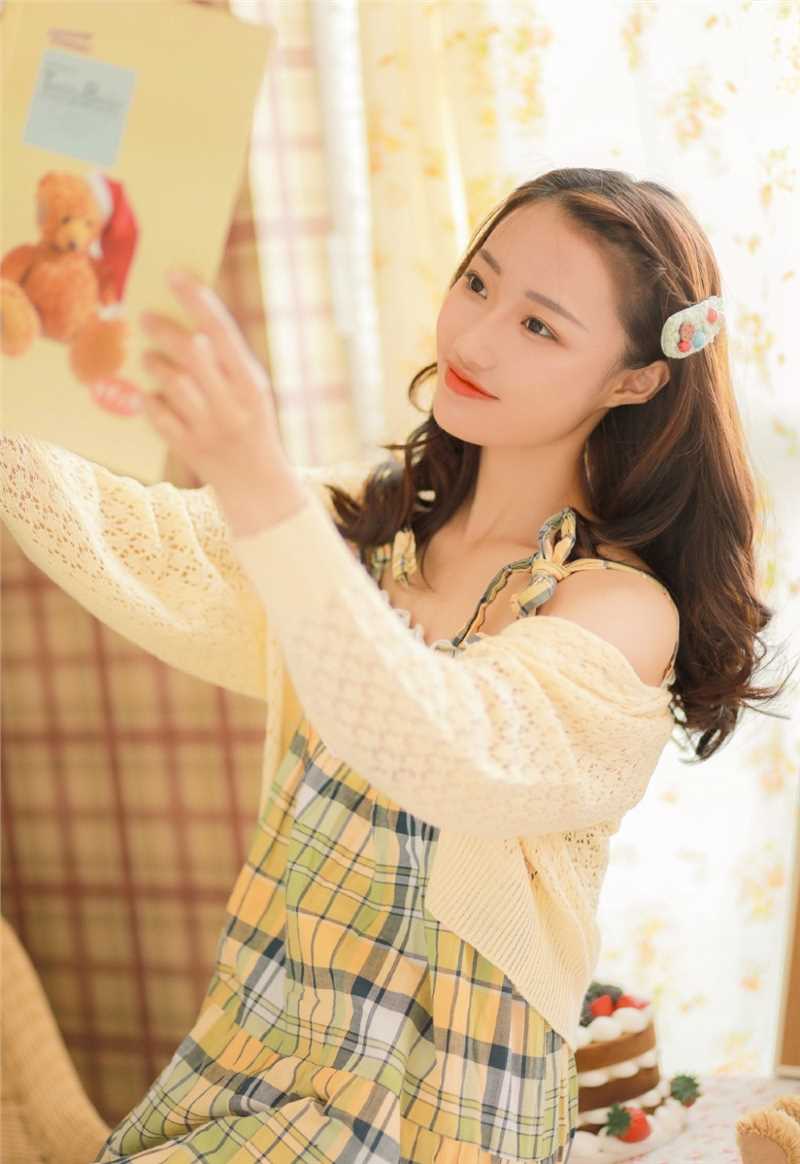 高清邻家女孩香肩半露锁骨诱惑居家私房照图集
