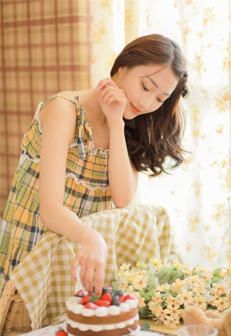 高清邻家女孩香肩半露锁骨诱惑居家私房照图集