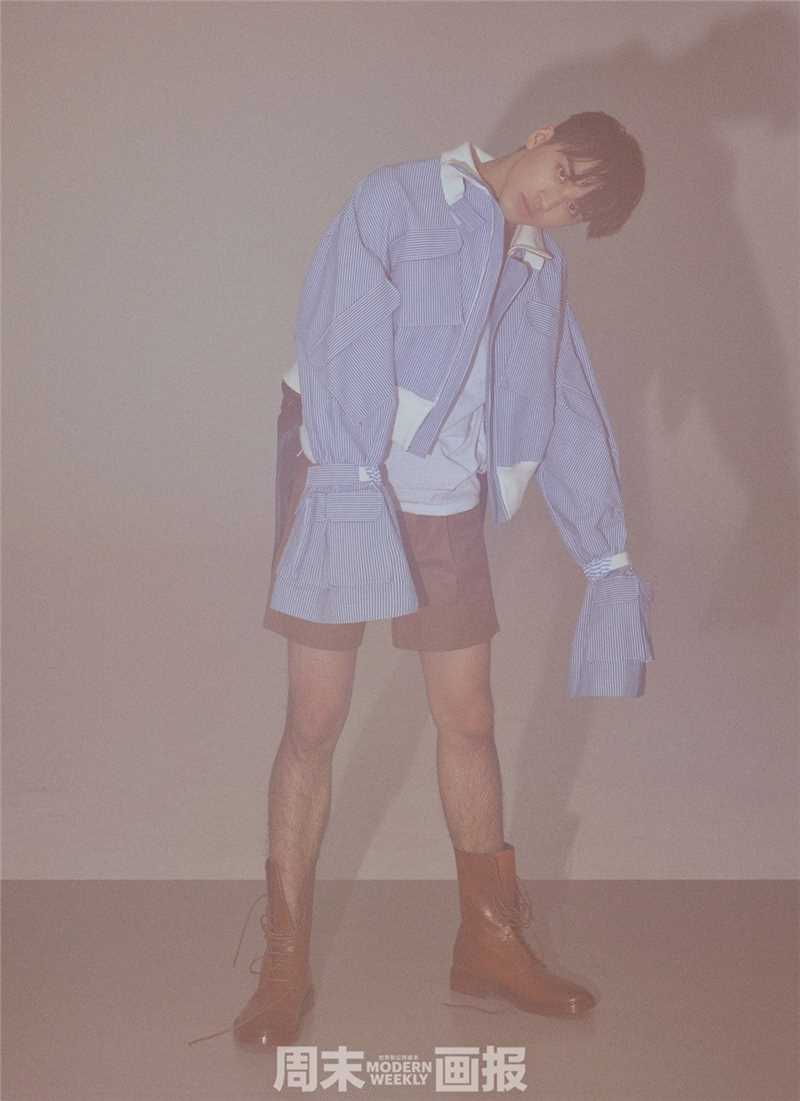 许魏洲朦胧光影之间散发蓬勃朝气