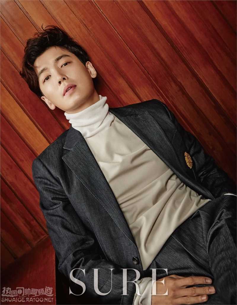 最全韩国著名导演郑乙英的儿子郑敬淏时尚杂志壁纸