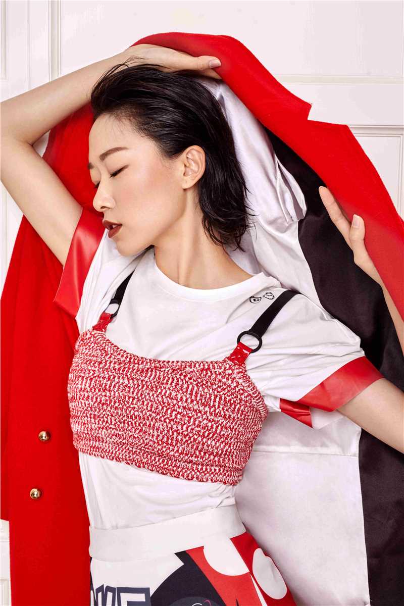 最全刘洛汐头戴鹿角圣诞装扮时尚魅力集壁纸