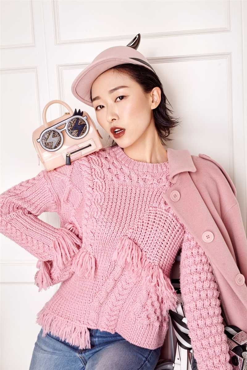 最全刘洛汐头戴鹿角圣诞装扮时尚魅力集壁纸