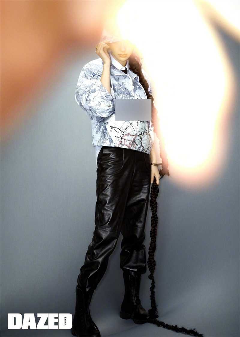 高清Angelababy运动风上衣搭配黑色马丁靴时尚集图册